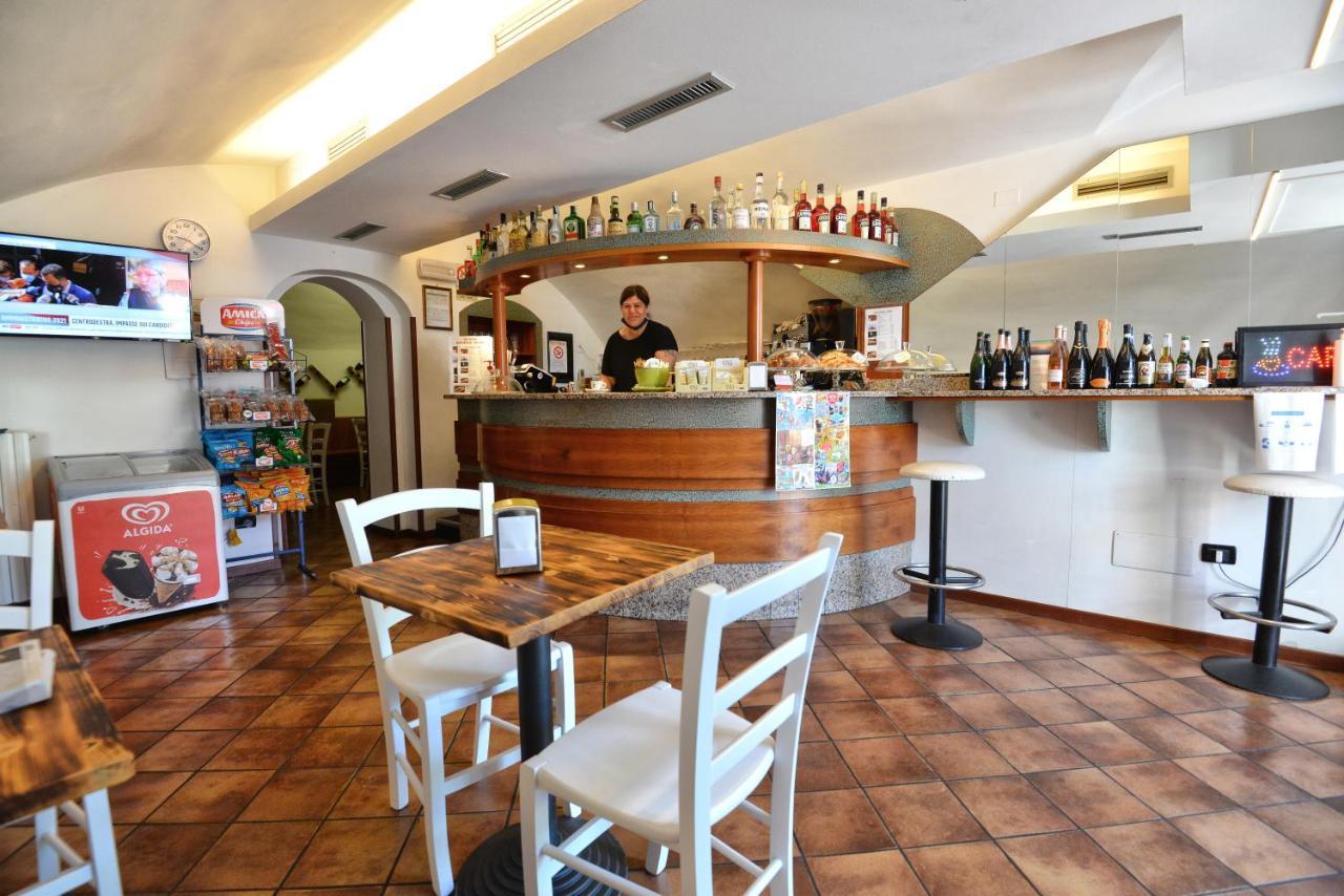 Taverna Affittacamere การ์โดเน ริเวียรา ภายนอก รูปภาพ